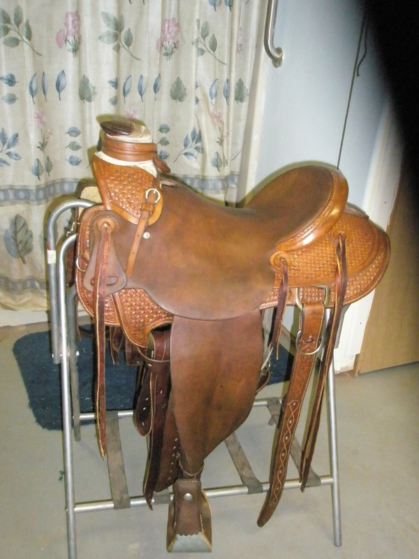 Clean saddle