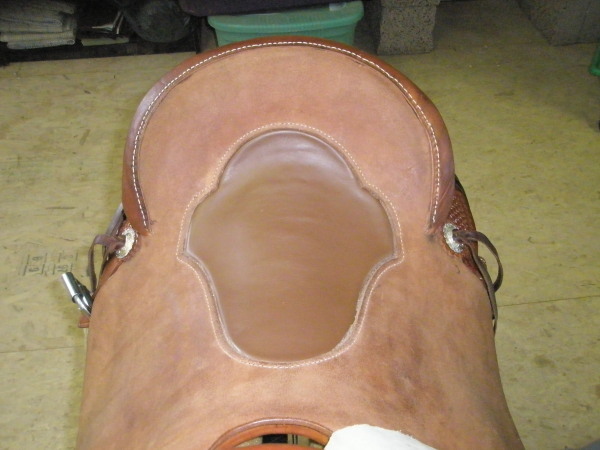 Inset saddle seat